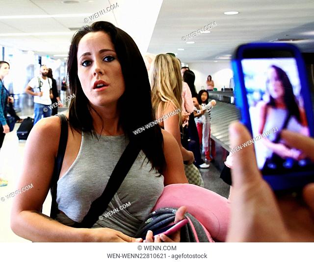 'Teen Mom 2' star Jenelle Evans arrives at Los Angeles International Airport (LAX) Featuring: Jenelle Evans Where: Los Angeles, California