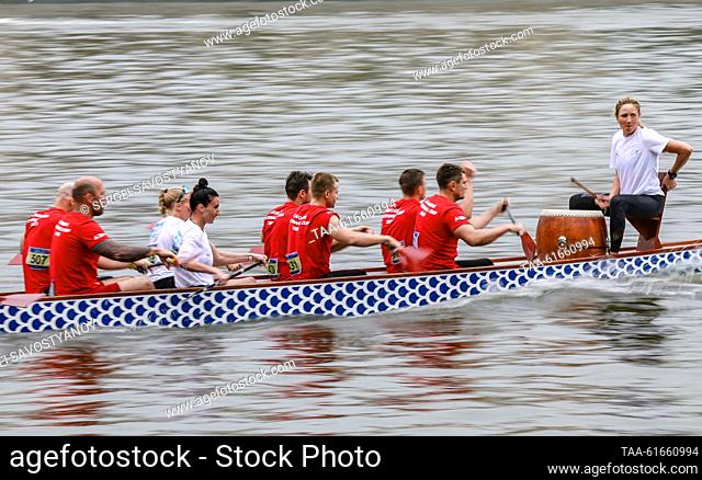 RUSSIA, MOSCOW - SEPTEMBER 2, 2023: Athletes take part in a dragon boat race during the Goodwill Cup international canoeing and kayaking competition on the...