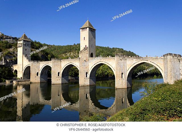 Europe, France, Midi Pyrenees, Lot 46, historic Pont Valentre at Cahors