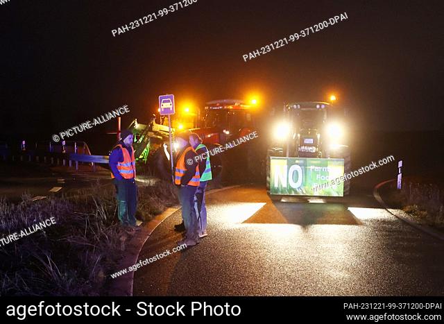 21 December 2023, Thuringia, Gera: Farmers with their tractors block the access road to federal highway 2 in response to the German government's plans to...