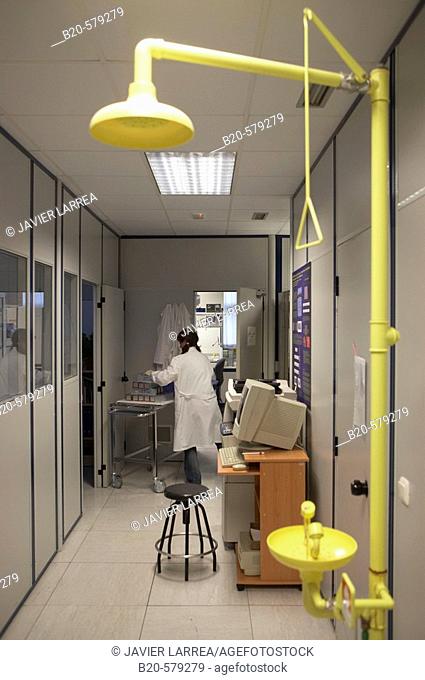 Security shower. Laboratory, Fundación Inbiomed, Genetrix Group. Center for research in stem cells and regenerative medicine