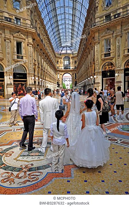 bridal couple in the Galleria Vittorio Emanuele II, Italy, Milan