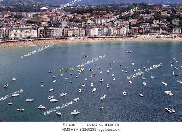 Spain, Basque Country, Guipuzcoa province (Guipuzkoa), San Sebastian (Donostia), European capital of culture 2016, Concha Bay seen from Urgull mount