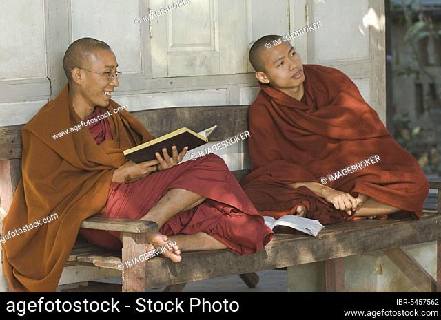 Buddhist monks, Mahagandayon Monastery, Amarapura, Burma, Myanmar, Asia