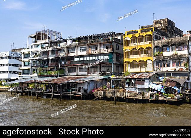 Appartment house on the Chao Phraya River, Bangkok, Thailand, Asia