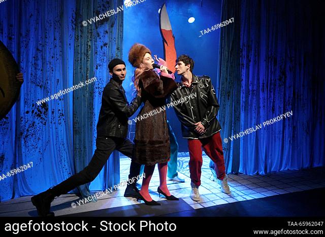 RUSSIA, MOSCOW - DECEMBER 21, 2023: Actors Arsenty Zhurid and Darya Trukhina (L-R) perform during a preview of Sonya-9 staged by Alexander Zolotovitsky at...