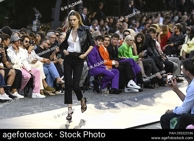 Cara Delevingne at AMI - Alexandre Mattiussi SS23 runway during Paris Fashion Week Menswear on June 2022 - Paris, France. 23/06/2022