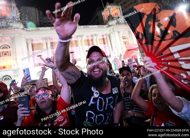 30 October 2022, Brazil, Rio de Janeiro: Supporters of former President da Silva celebrate his victory in Brazil's presidential election in downtown Rio de...