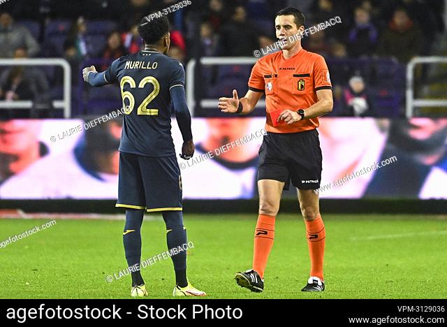 Anderlecht's Amir Murillo receives a red card from the referee Jasper Vergoote during a soccer match between RSC Anderlecht and OH Leuven