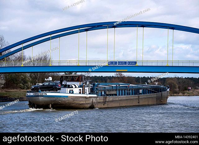 Germany, Saxony-Anhalt, Hohenwarthe, a barge is sailing along the Elbe-Havel Canal near the Niegripp lock