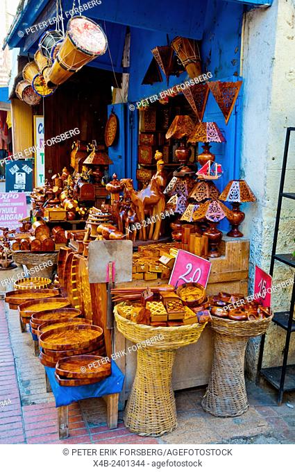 Shop selling products made of wood, Mellah, Jewish quarter, Essaouira, Atlantic coast, Morocco, northern Africa