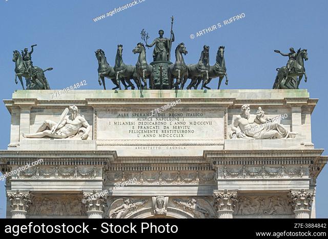Chariot of Peace by Abbondio Sangiorgio above Arco della Pace/Porta Sempione (Arch of Peace) and Victory equestrian statues by Giovanni Puti
