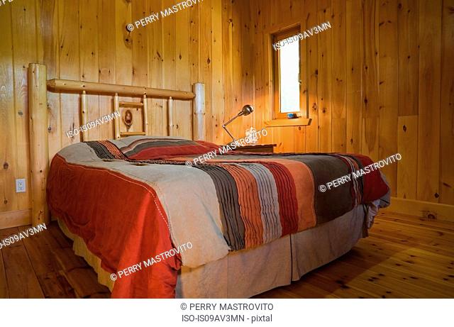 Queen Size Bed With White Pine Log, Cottage Style Queen Bed