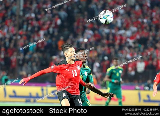 25 March 2022, Egypt, Cairo: Egypt's Ahmed Fattoh (L) and Senegal's Ismaila Sarr battle for the ball during the 2022 African FIFA World Cup qualifiers third...