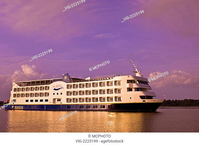 Iberostar Grand Amazon cruise ship om Amazon River, Amazon, Brazil. - 01/01/2010