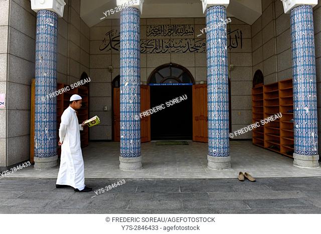 Muslim people read Coran, Friday Mosque in Seoul, South Korea