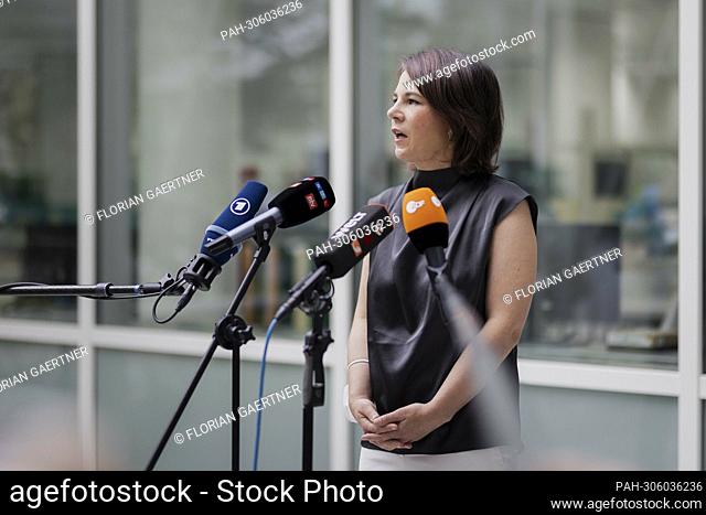 Annalena Baerbock (Buendnis 90/Die Gruenen), Federal Foreign Minister, speaks to the media after the visit to the pharmaceutical company Salutas
