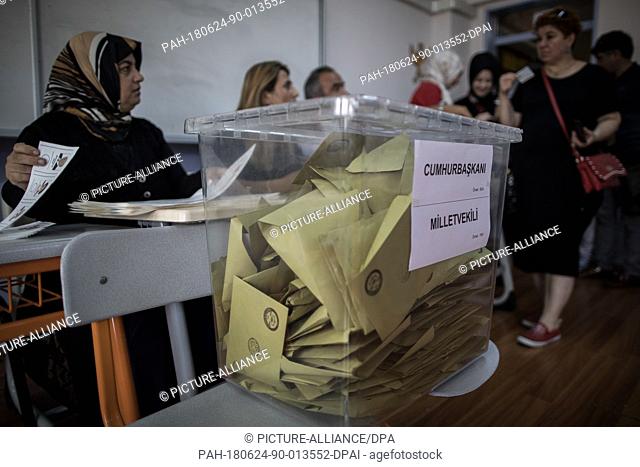 A ballot box is seen at a polling station in Istanbul, Turkey, 24 June 2018. The country is holding snap twin elections. Photo: Oliver Weiken/dpa
