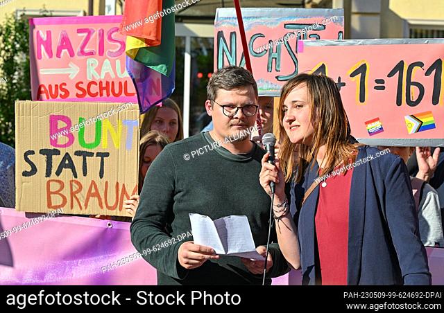 09 May 2023, Brandenburg, Cottbus: The two teachers, who had recently written an incendiary letter on the subject of right-wing extremism at their school