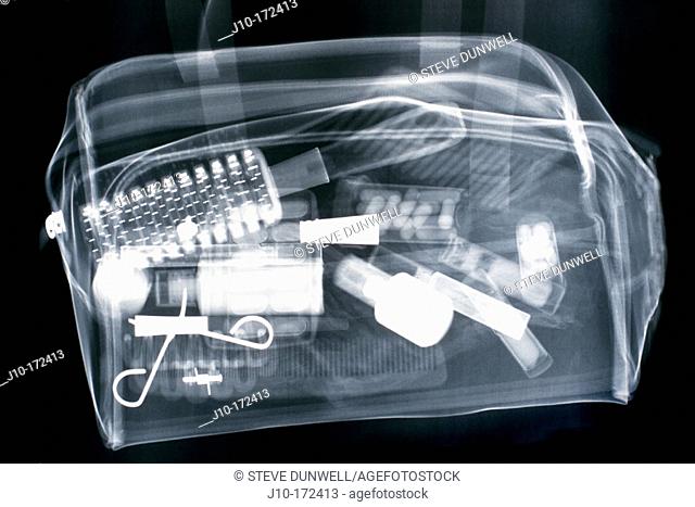 X-ray image of woman's handbag