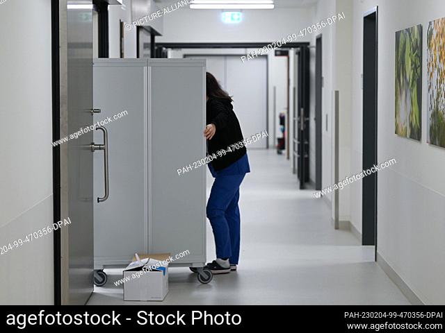 PRODUCTION - 03 February 2023, Hesse, Frankfurt/Main: A container of equipment is pushed into the cardiac catheterization lab in the new building at Klinikum...