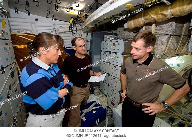 Astronauts Christopher J. Ferguson (right), STS-126 commander; Heidemarie M. Stefanyshyn-Piper and Donald R. Pettit, both mission specialists