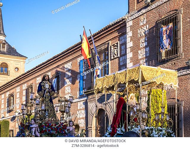 Procesión de Semana Santa en la Plaza Cervantes de Alcalá de Henares. Madrid. España
