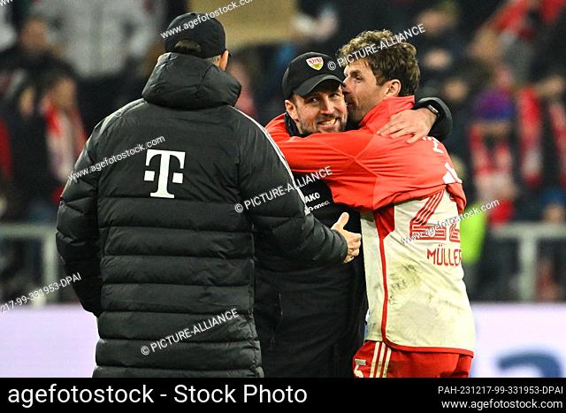 17 December 2023, Bavaria, Munich: Soccer: Bundesliga, Bayern Munich - VfB Stuttgart, Matchday 15, Allianz Arena. Munich's Thomas Müller hugs Stuttgart's head...