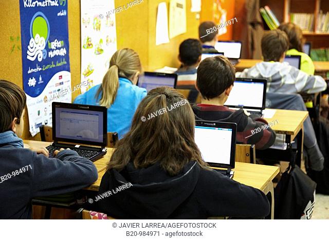 11 year old pupils using laptop computers, 5º de ESO, Ikastola Zurriola, San Sebastian, Guipuzcoa, Basque Country, Spain