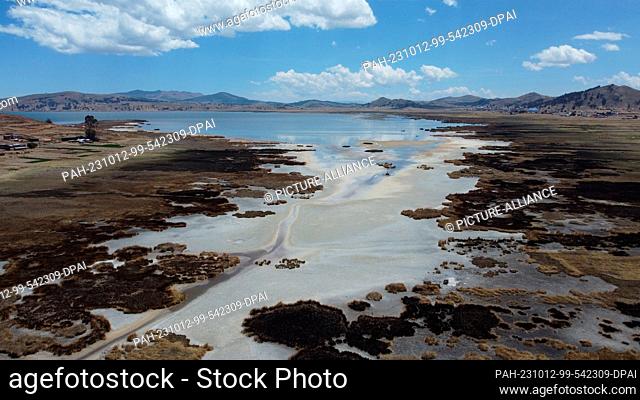 11 October 2023, Bolivia, Cojata-Insel: Low water level at Cajota Island on Lake Titicaca. Due to low rainfall and high heat