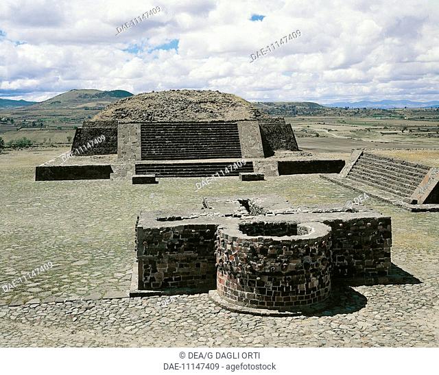 Mexico - Aztec archaeological site of Calixtlahuaca. Temple of Tlaloc and altar of the Skulls or Tzompantli, 14th century