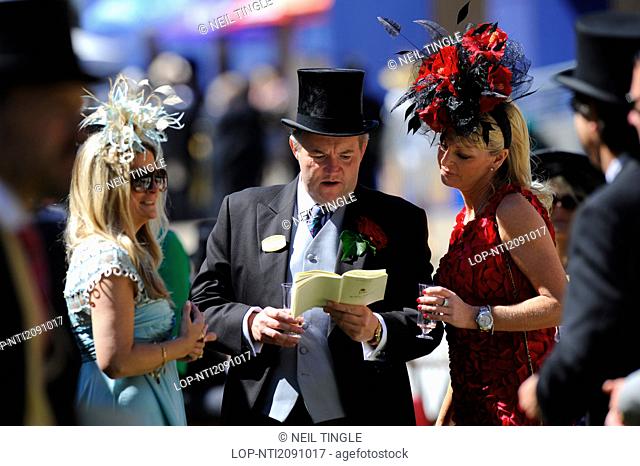 England, Berkshire, Ascot. Racegoers in the Royal Enclosure during day two of Royal Ascot 2010