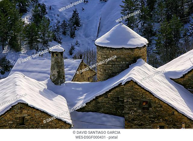 Spain, Province of Huesca, mountain village Fanlo in winter