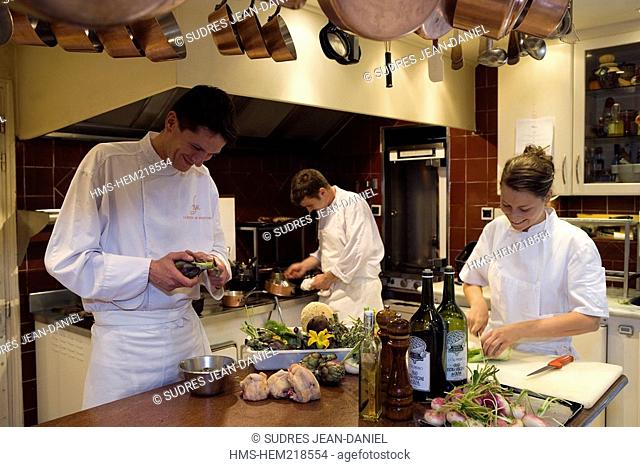 France, Alpes de Haute Provence, Moustiers Sainte Marie, Eric Santalucia in the kitchen, Chef of La Bastide de Moustiers Hotel and Restaurant