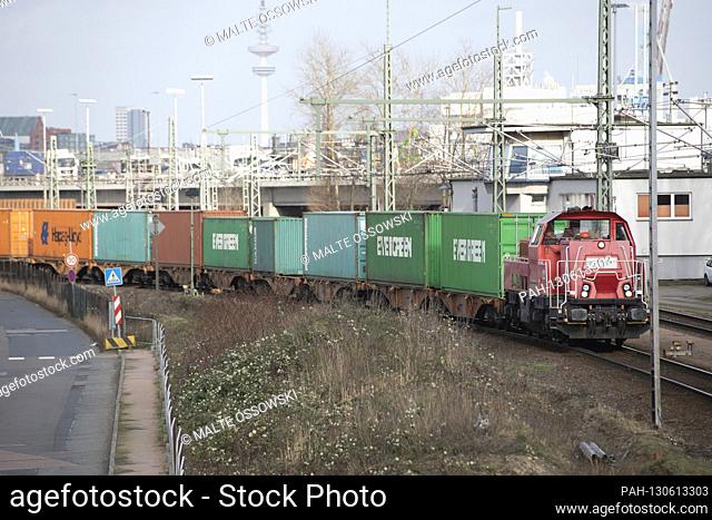 Containers on a freight train in the port of Waltershof, Hamburg Waltershof February 17, 2020. | usage worldwide. - Hamburg/Hamburg/Deutschland