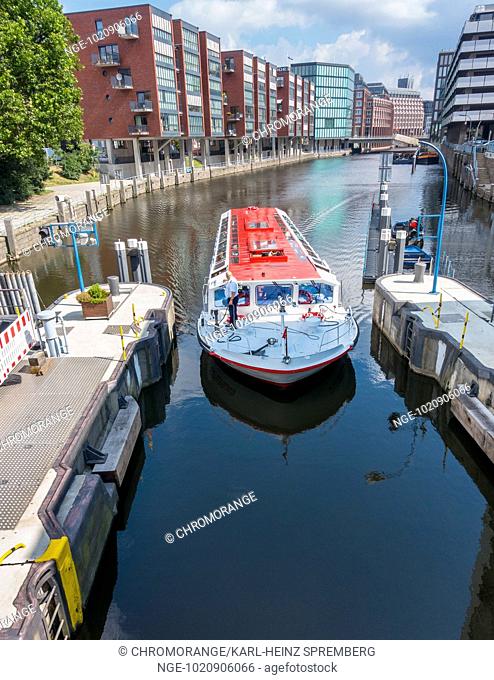 Canal cruise in Hamburg