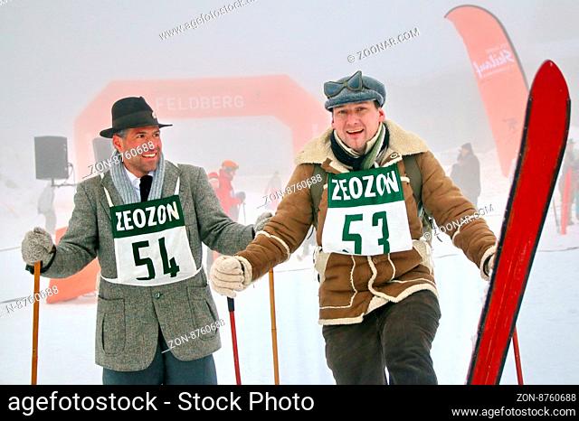Zeig mir deinen Skibelag! Dieser historische Skifahrer hatte genauso Spaß, wie der spätere Sieger, Andreas Faller (SC Feldberg-Bärental) v.li