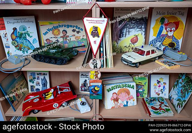 PRODUCTION - 21 September 2022, Saxony, Auerbach: Books and toys stand in a GDR children's room in the museum in Auerbach