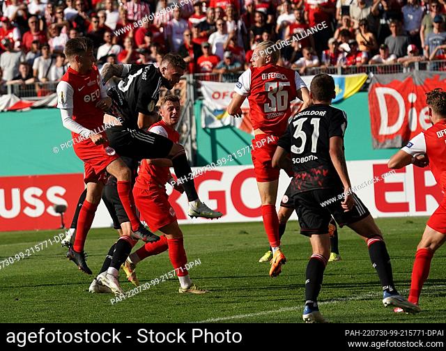 30 July 2022, Hessen, Offenbach: Soccer: DFB Cup, Kickers Offenbach - Fortuna Düsseldorf, 1st round, Sparda-Bank-Hessen-Stadion