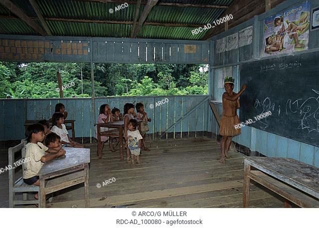Children with teacher at school Indians of the tribe of the Yaguas Leticia Columbia Kinder mit Lehrer in der Schule Indios vom Stamm der Yaguas Leticia...