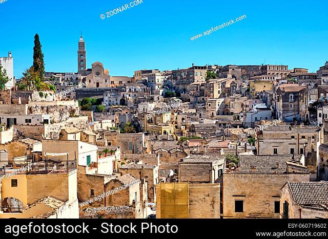 Blick auf die historische Altstadt von Matera in Süditalien