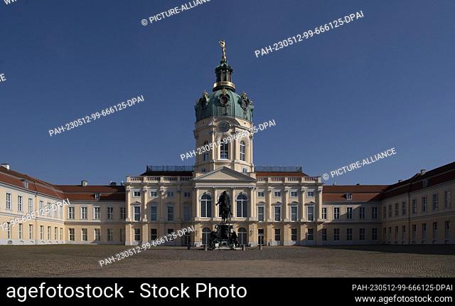 22 April 2023, Berlin: Blue sky frames Charlottenburg Palace. Photo: Paul Zinken/dpa. - Berlin/Berlin/Germany