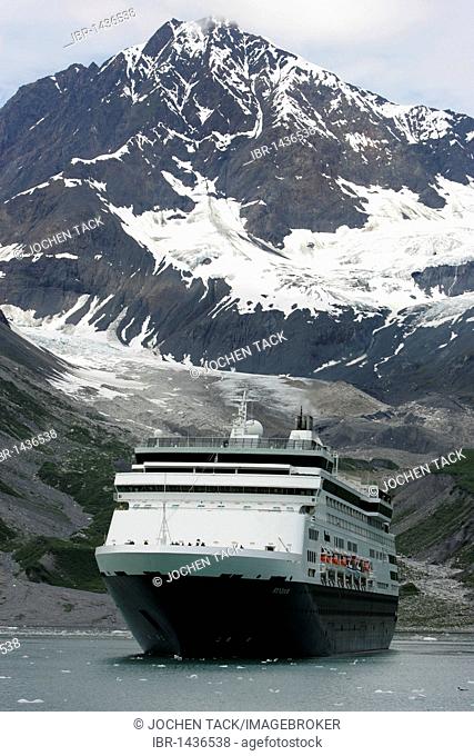 Ryndam cruise ship of the Holland America Line, in the Tarr Inlet fjord, in Glacier Bay National Park, Alaska, USA