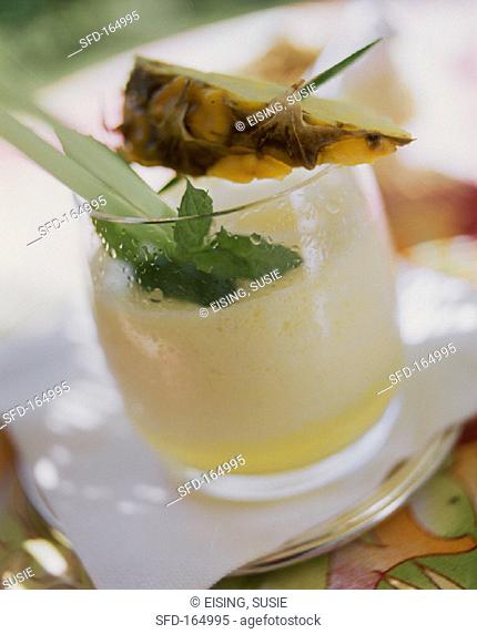 Batido de pina (cocktail with pineapple, 3)
