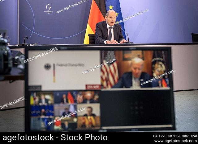 HANDOUT - 08 May 2022, Berlin: German Chancellor Olaf Scholz (SPD. above) takes part in a G7 video conference with the heads of state and government of the...