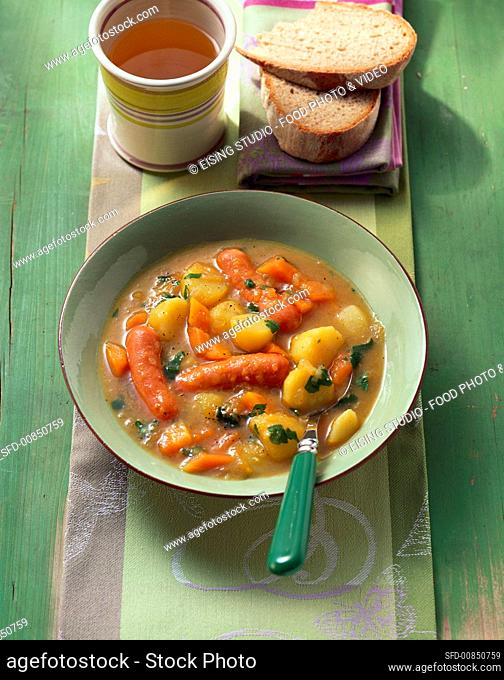 Potato and carrot stew with Vienna sausages
