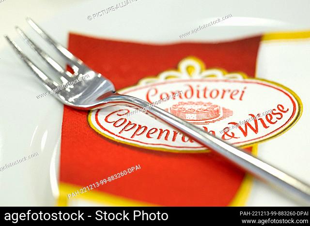 13 December 2022, North Rhine-Westphalia, Mettingen: A fork lies on a napkin of the food manufacturer Coppenrath & Wiese