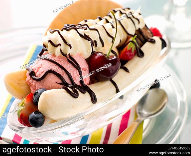 ice cream sundae, banana split