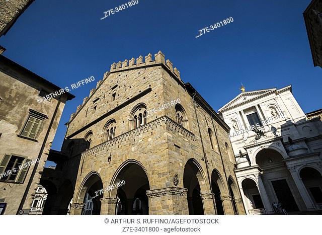 Palazzo della Ragione flanked by Bergamo Cathedral (Duomo di Bergamo), Piazza del Duomo, Upper City (CittÃ  Alta), Bergamo, Lombardy, Italy, Europe