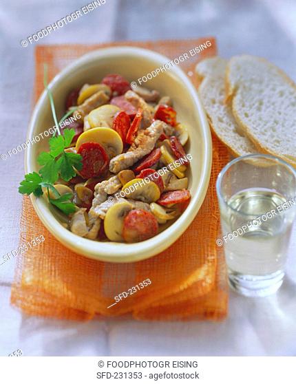 Meat stew with chorizo and mushrooms, white bread